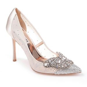 Quintana Crystal Ornamented Pump size 6.5. New in box